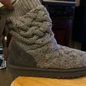Ugg Isla Knit Boots Sz 9